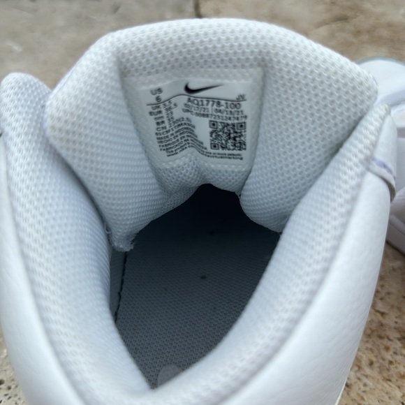 Like New - Picture 5 of 6